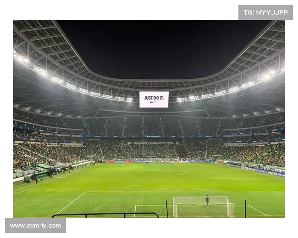 北京国安主场气氛热烈，法比奥金靴之战吸引大量球迷观战